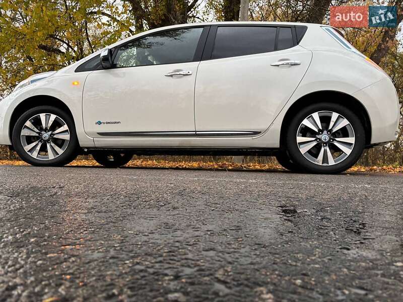 Хэтчбек Nissan Leaf 2013 в Днепре