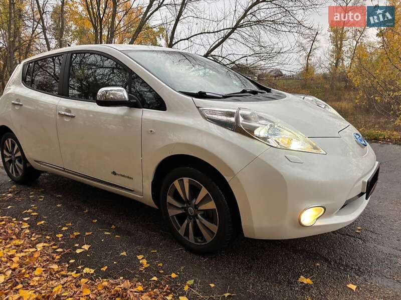 Хэтчбек Nissan Leaf 2013 в Днепре