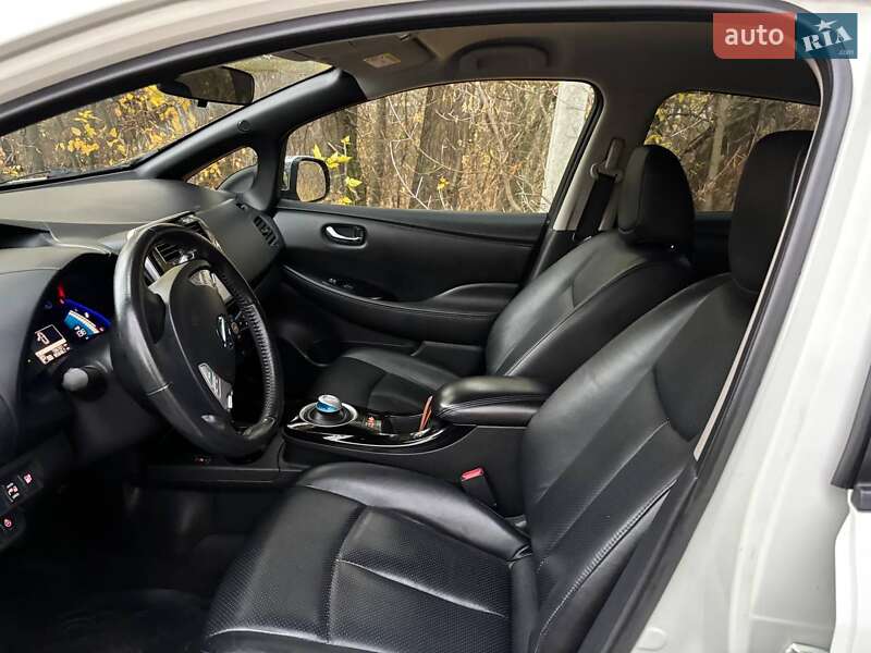 Хэтчбек Nissan Leaf 2013 в Днепре