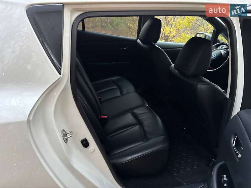 Хэтчбек Nissan Leaf 2013 в Днепре
