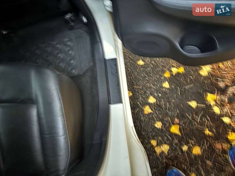 Хэтчбек Nissan Leaf 2013 в Днепре