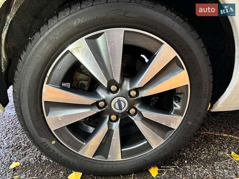 Хэтчбек Nissan Leaf 2013 в Днепре