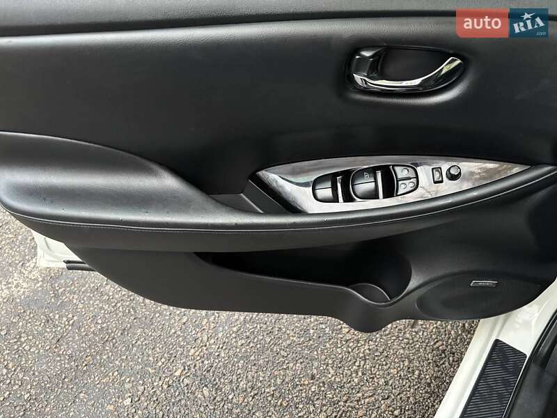 Хэтчбек Nissan Leaf 2013 в Днепре
