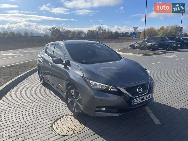 Хетчбек Nissan Leaf 2017 в Дніпрі