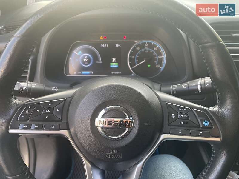 Хетчбек Nissan Leaf 2017 в Дніпрі