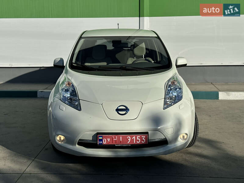 Хэтчбек Nissan Leaf 2012 в Александрие