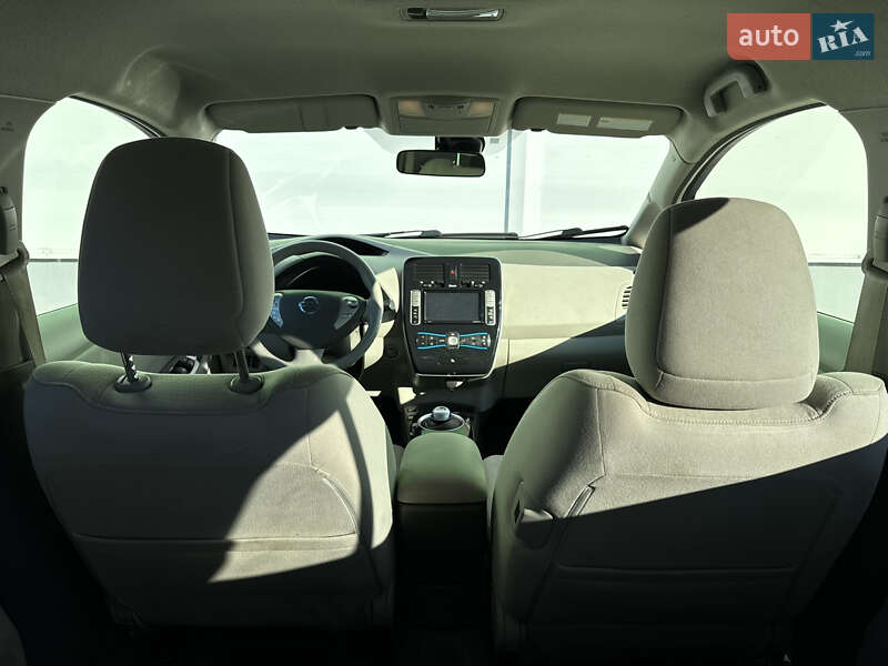 Хэтчбек Nissan Leaf 2012 в Александрие