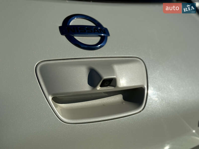 Хэтчбек Nissan Leaf 2012 в Александрие