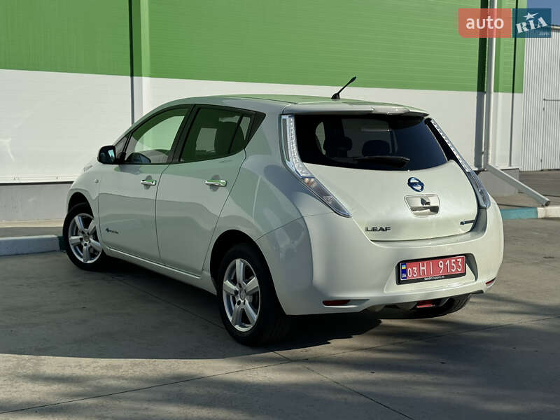 Хэтчбек Nissan Leaf 2012 в Александрие
