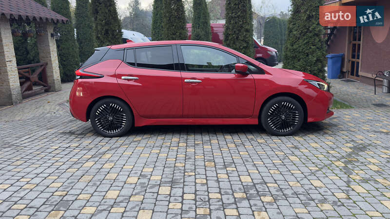 Хэтчбек Nissan Leaf 2023 в Сваляве