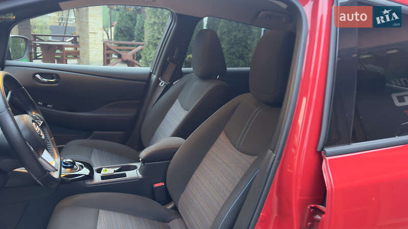 Хэтчбек Nissan Leaf 2023 в Сваляве