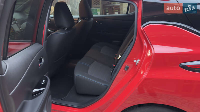 Хэтчбек Nissan Leaf 2023 в Сваляве