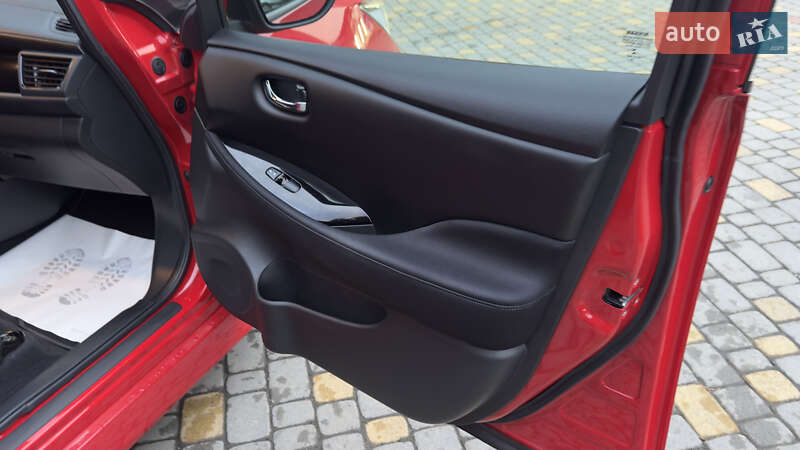 Хэтчбек Nissan Leaf 2023 в Сваляве