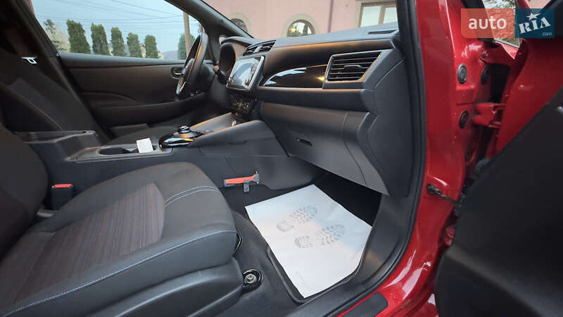 Хэтчбек Nissan Leaf 2023 в Сваляве
