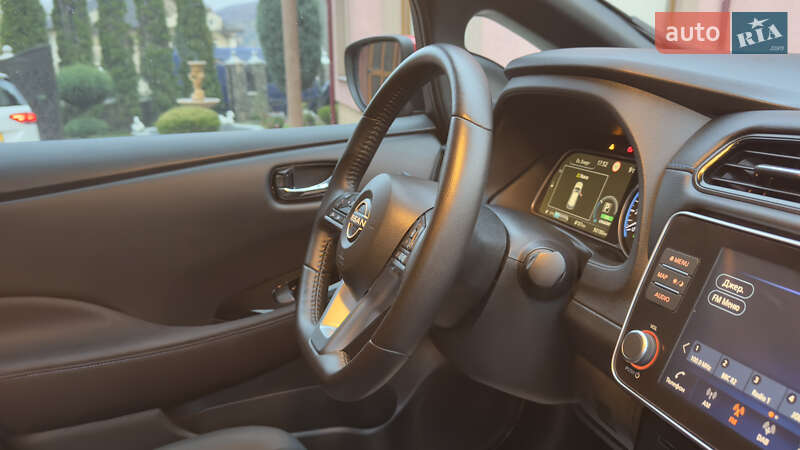 Хэтчбек Nissan Leaf 2023 в Сваляве