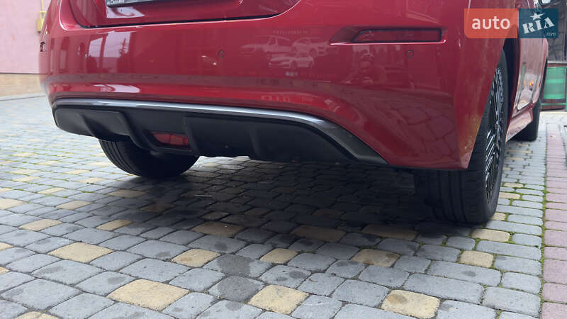 Хэтчбек Nissan Leaf 2023 в Сваляве