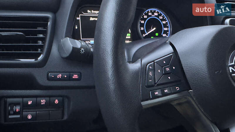 Хэтчбек Nissan Leaf 2023 в Сваляве