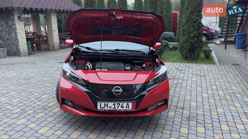 Хэтчбек Nissan Leaf 2023 в Сваляве