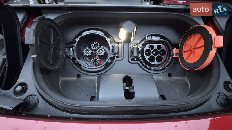 Хэтчбек Nissan Leaf 2023 в Сваляве