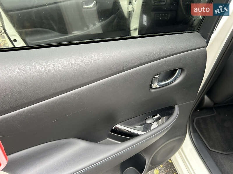 Хэтчбек Nissan Leaf 2020 в Киеве