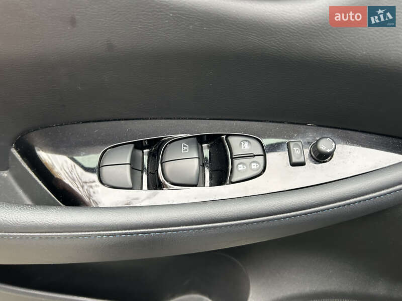 Хэтчбек Nissan Leaf 2020 в Киеве