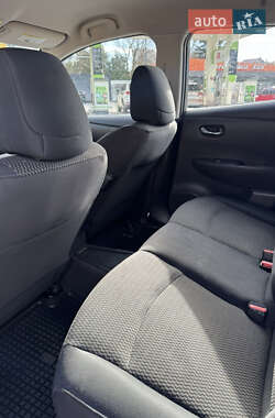 Хетчбек Nissan Leaf 2015 в 