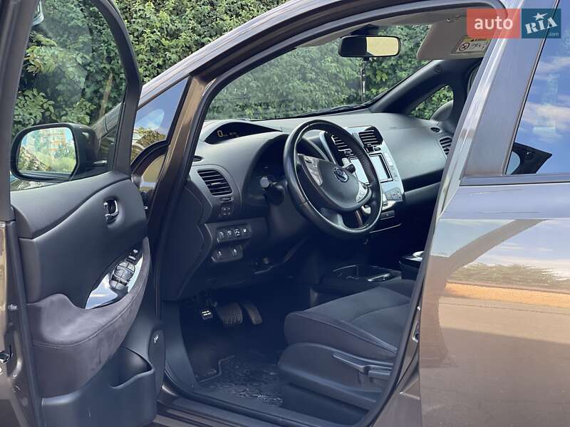 Хэтчбек Nissan Leaf 2016 в Тернополе