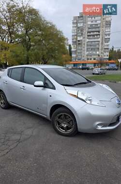 Хэтчбек Nissan Leaf 2015 в Одессе