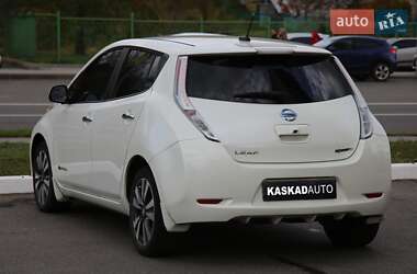 Хэтчбек Nissan Leaf 2013 в 
