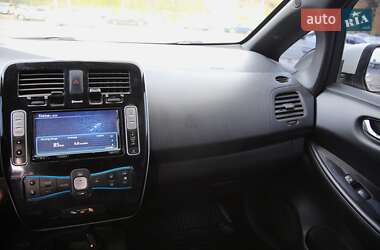 Хэтчбек Nissan Leaf 2013 в 