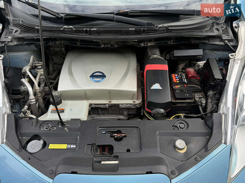 Хэтчбек Nissan Leaf 2015 в Золочеве