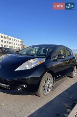 Хетчбек Nissan Leaf 2014 в  фото 10 Хетчбек Nissan Leaf 2014 в