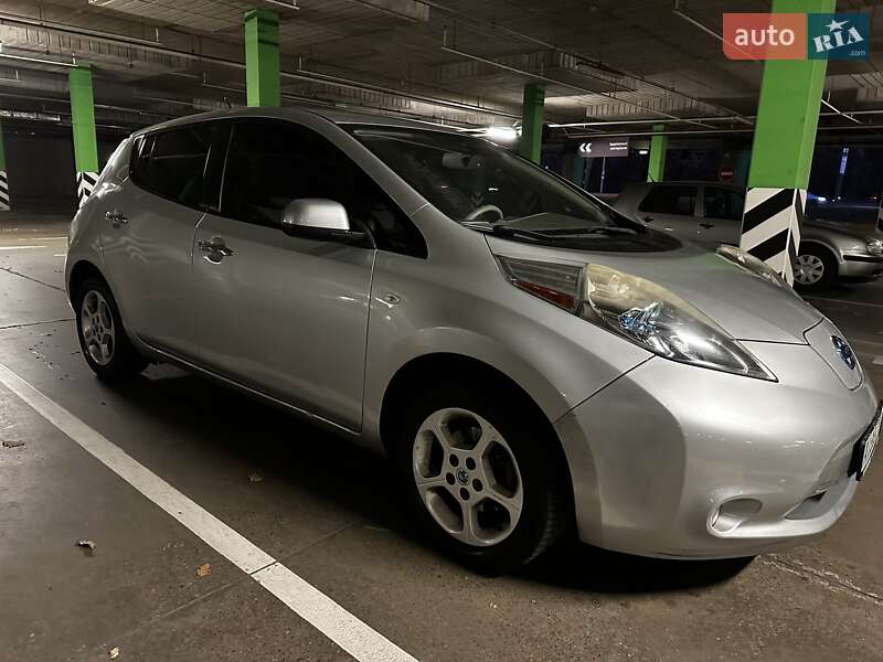 Хэтчбек Nissan Leaf 2011 в Киеве