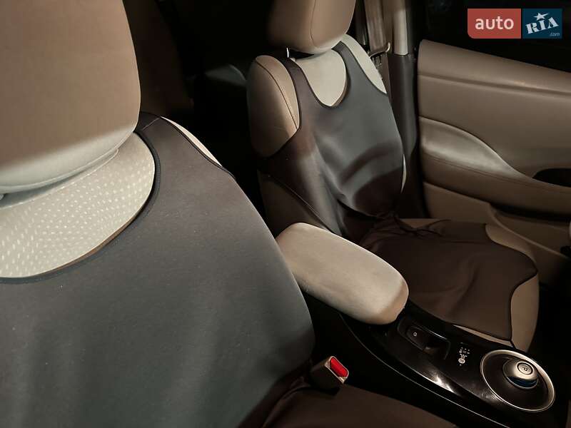 Хэтчбек Nissan Leaf 2011 в Киеве