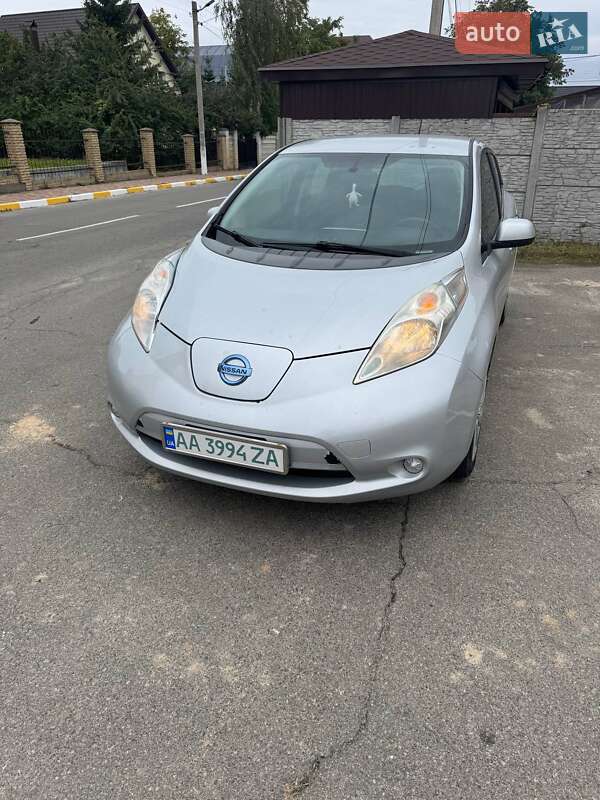 Хэтчбек Nissan Leaf 2014 в Софиевской Борщаговке фото Хэтчбек Nissan Leaf 2014 в Софиевской Борщаговке