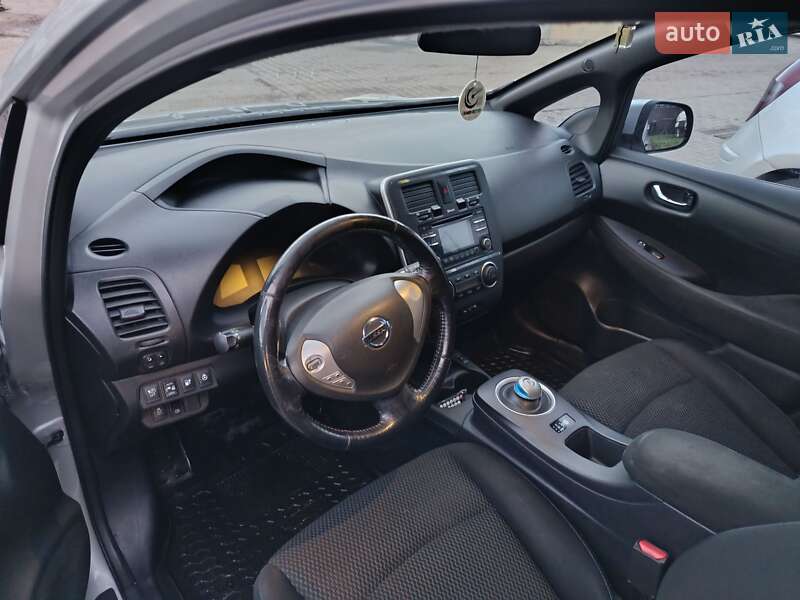 Хетчбек Nissan Leaf 2013 в Житомирі