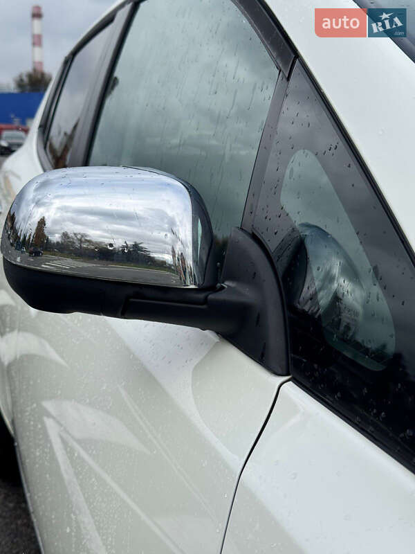 Хэтчбек Nissan Leaf 2015 в Житомире фото 13 Хэтчбек Nissan Leaf 2015 в Житомире