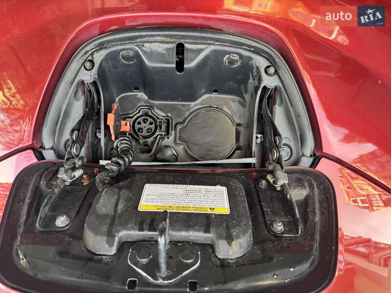 Хэтчбек Nissan Leaf 2014 в Киеве