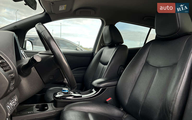 Хэтчбек Nissan Leaf 2015 в Львове