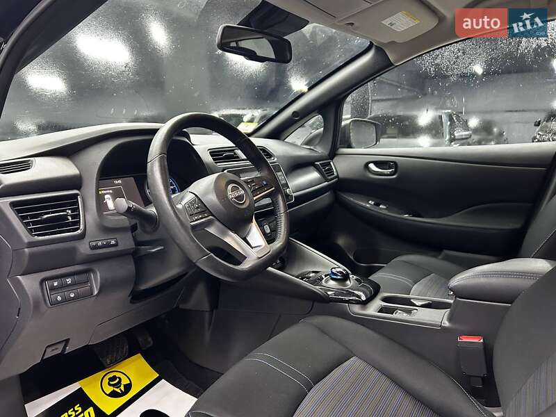 Хетчбек Nissan Leaf 2022 в Чернівцях