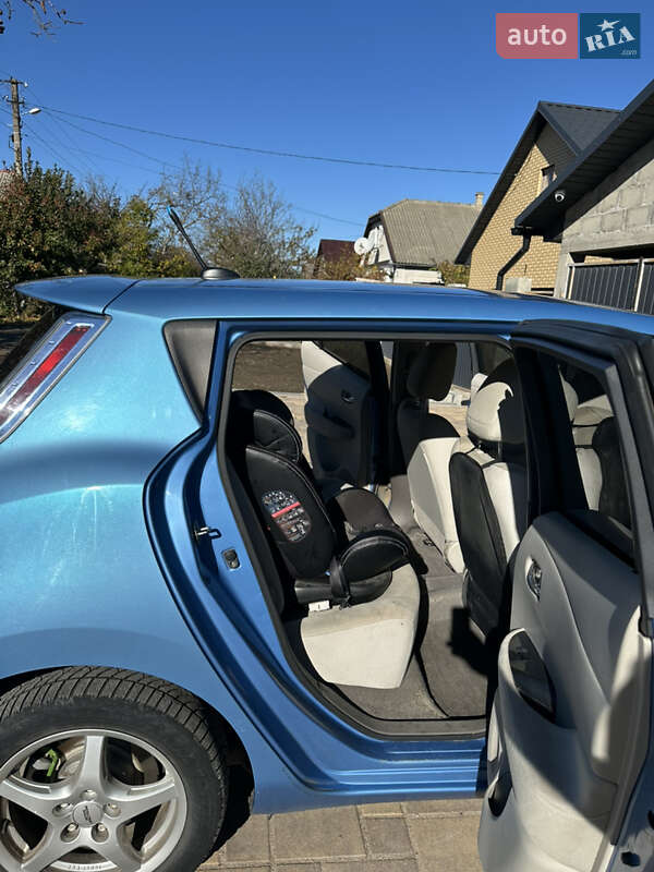 Хэтчбек Nissan Leaf 2012 в Измаиле