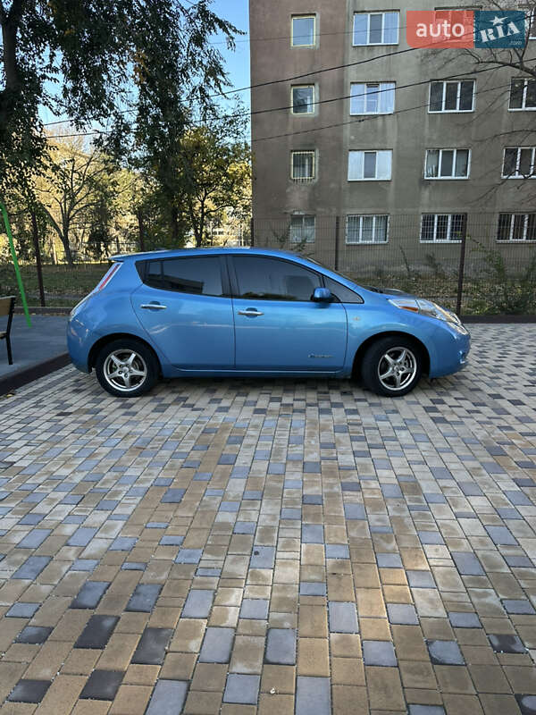 Хэтчбек Nissan Leaf 2012 в Измаиле