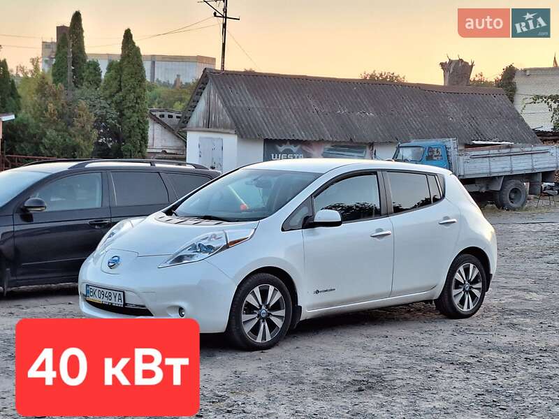 Хэтчбек Nissan Leaf 2013 в Ровно
