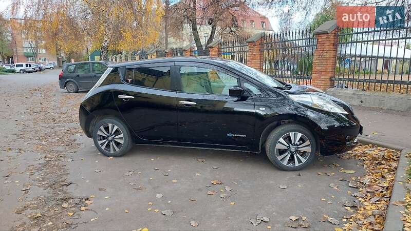 Хэтчбек Nissan Leaf 2017 в Киеве