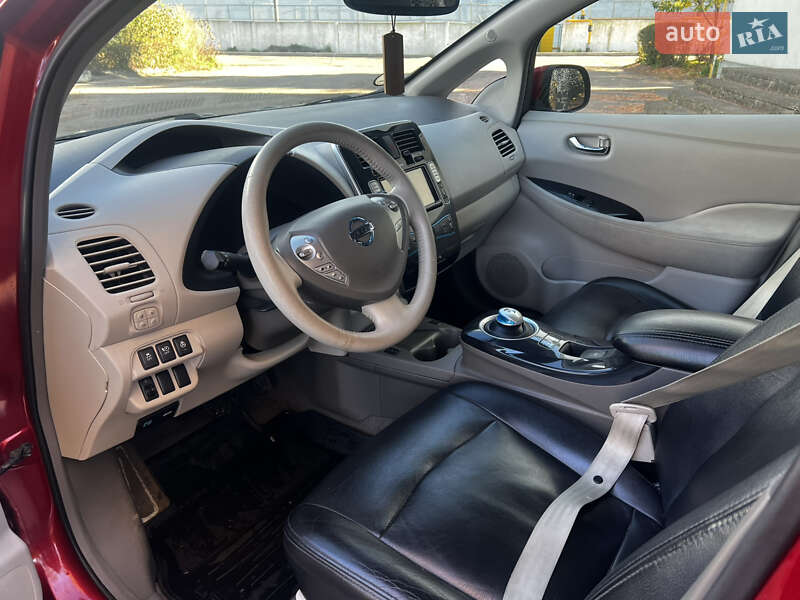 Хэтчбек Nissan Leaf 2011 в Радивилове
