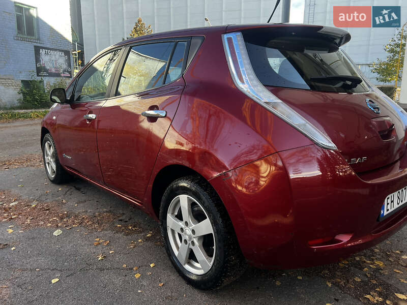 Хэтчбек Nissan Leaf 2011 в Радивилове