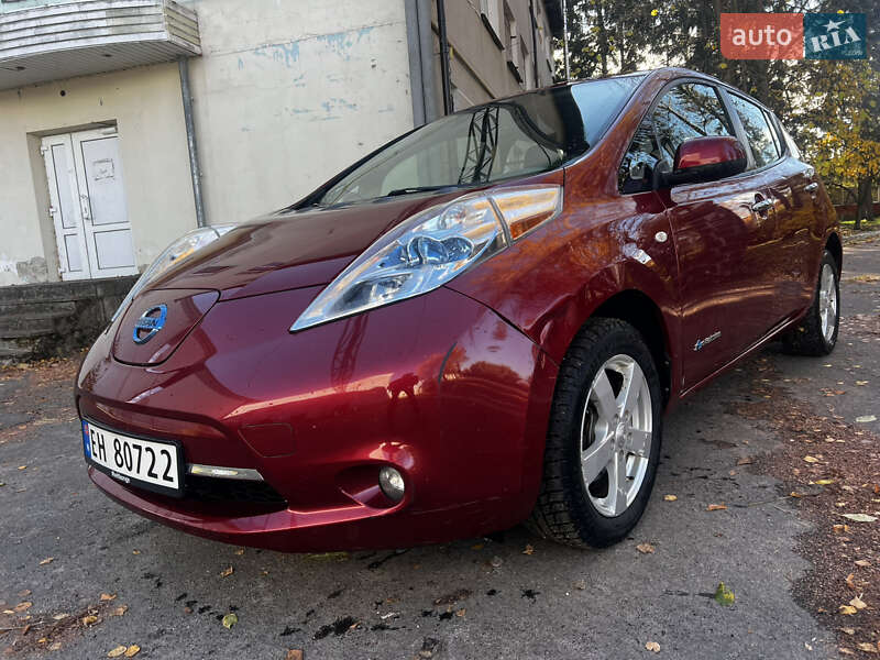 Хэтчбек Nissan Leaf 2011 в Радивилове