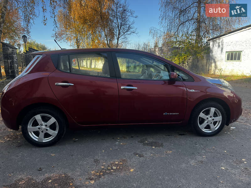 Хэтчбек Nissan Leaf 2011 в Радивилове