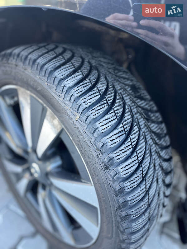 Хетчбек Nissan Leaf 2015 в Володимирі