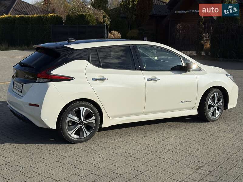 Хэтчбек Nissan Leaf 2019 в Львове